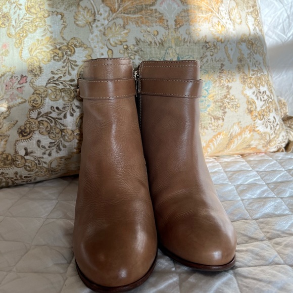 !!!EUC!!! Tory Burch tan leather Bristol ankle booties - Picture 5 of 8